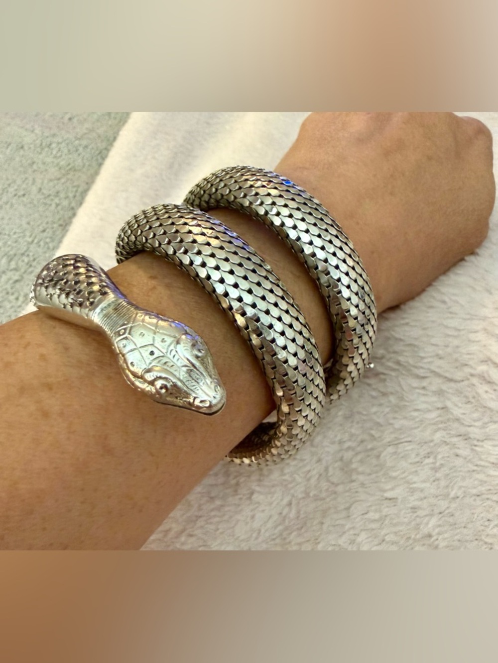 Vintage 1960s Whiting & Davis Silver Coiled Serpent Bracelet 🖤 - Picture 3 of 17